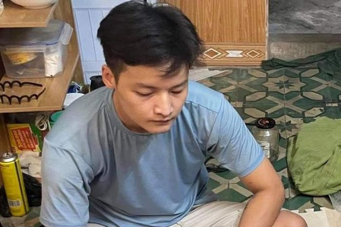 Nam thanh niên trồng cần sa trong nhà để 'kinh doanh': Ngày 24/6, Công an quận Thanh Xuân (Hà Nội) cho biết, Công an phường Thượng Đình tiến hành kiểm tra hành chính căn nhà Nguyễn Khắc Thắng (SN 1993, trú tại phường Khương Đình) phát hiện 22 cây cần sa được trồng trong chậu có tổng khối lượng là 575,72 gam. Thắng khai nhận, số cần sa trên để sử dụng và bán cho khách có nhu cầu.
