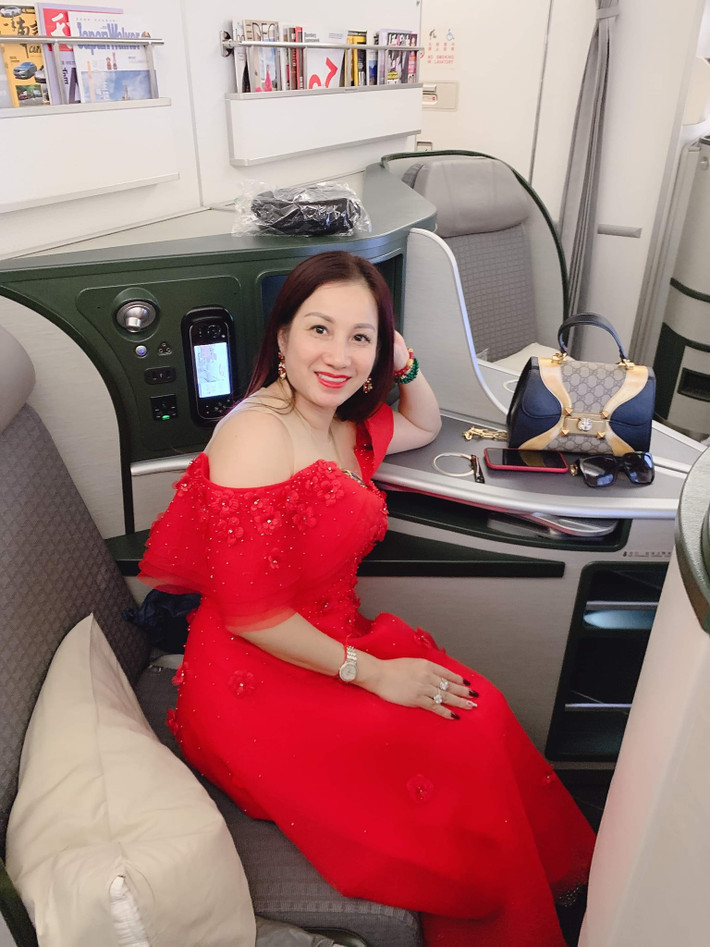 Theo thông tin ban đầu, bà Dương bị bắt đã hành hung người khác trong nhà mình vào ngày 30/3. Hành vi này có dấu hiệu phạm tội “Cố ý gây thương tích” theo quy định tại Khoản 2 Điều 134 Bộ luật Hình sự. Hiện tại, cơ quan điều tra đang tiếp tục làm rõ vụ án.