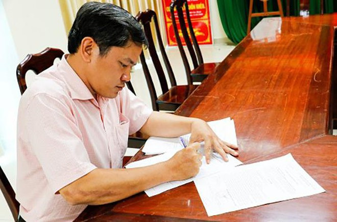 Nguyên Đội phó đội kiểm tra thuế bị khởi tố: Ngày 24/2, Công an TP Cần Thơ đã khởi tố bị can, cấm đi khỏi nơi cư trú đối với Nguyễn Xuân Huy (SN 1980), nguyên Đội phó Đội kiểm tra thuế 1 thuộc Chi cục thuế quận Ninh Kiều về tội “Lạm dụng chức vụ, quyền hạn chiếm đoạt tài sản”. Trong năm 2020, Huy phát hiện nhiều doanh nghiệp thực hiện kê khai kế toán trong hoạt động kinh doanh không đúng quy định, Huy đã ra giá số tiến từ 50 - 100 triệu đồng để bỏ qua sai phạm của doanh nghiệp.