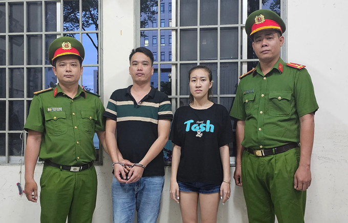 Phát hiện nhóm môi giới hoa hậu bán dâm 200 triệu đồng: Ngày 15/9, Công an TP HCM bắt Nguyễn Thành Liêm (34 tuổi) và Hà Thụy Vân Anh (23 tuổi) để điều tra hành vi Môi giới mại dâm. Khi Công an ập vào một tòa nhà trên đường Nguyễn Văn Linh và một khách sạn tại KDC Trung Sơn, (huyện Bình Chánh) đã bắt quả tang 4 đôi nam nữ mua bán dâm. Trong số này có một người đẹp 36 tuổi từng đoạt danh hiệu trong cuộc thi hoa hậu và nhiều danh hiệu trong các cuộc thi sắc đẹp, bán dâm giá 10.000 USD một lần; cô gái 27 tuổi là hoa khôi, có giá 45 triệu đồng.