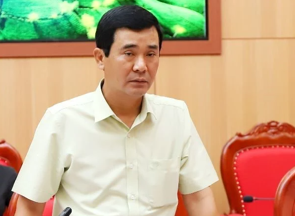  Cựu Phó Chủ tịch tỉnh Phú Thọ bị bắt vì tội Đánh bạc trái phép: Ngày 31/7, Cơ quan An ninh điều tra Bộ Công an cho biết, vừa có thông báo về việc bắt bị can để tạm giam đối với ông Hồ Đại Dũng - cựu Phó Chủ tịch UBND tỉnh Phú Thọ. Ông Hồ Đại Dũng bị bắt vì hành vi Đánh bạc trái phép theo quy định tại khoản 2 điều 321 Bộ luật Hình sự và hiện đang bị tạm giam tại Trại giam B14 Bộ Công an. Trong thông báo của cơ quan công an, ông Hồ Đại Dũng bị bắt khi đang là nhân viên của Công ty Asean Slipform có trụ sở tại TP HCM.