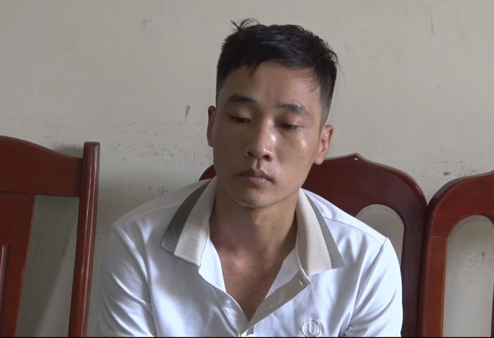Dùng tiền âm phủ để lừa đảo: Với thủ đoạn mang theo một cọc tiền, bên ngoài một tờ tiền thật, còn lại tiền âm phủ, Ngô Quang Tứ (SN 1991, ở Hưng Yên) đã lừa đảo trót lọt nhiều người với số tiền lớn. Đặc biệt, Tứ đã lừa đảo một cửa hàng tại Thanh Liêm, Hà Nam với số tiền 40 triệu đồng. Ngày 8/6, VKSND huyện Thanh Liêm cho biết vừa phê chuẩn Quyết định khởi tố bị can đối với Tứ về tội Lừa đảo chiếm đoạt tài sản.