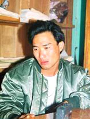 Quả thật, trong số thợ hồ đã có 1 đối tượng khá bí ẩn. Đó là Hoàng Văn Xuân (SN 1987, trú xã Nghĩa Hồ, huyện Lục Ngạn, Bắc Giang). Cuối năm, Xuân về quê ăn Tết, vào muộn nên chủ thầu không nhận. Mất việc, anh ta về ở với cô bạn gái tại nhà trọ ở khu Tân Đông Hiệp.