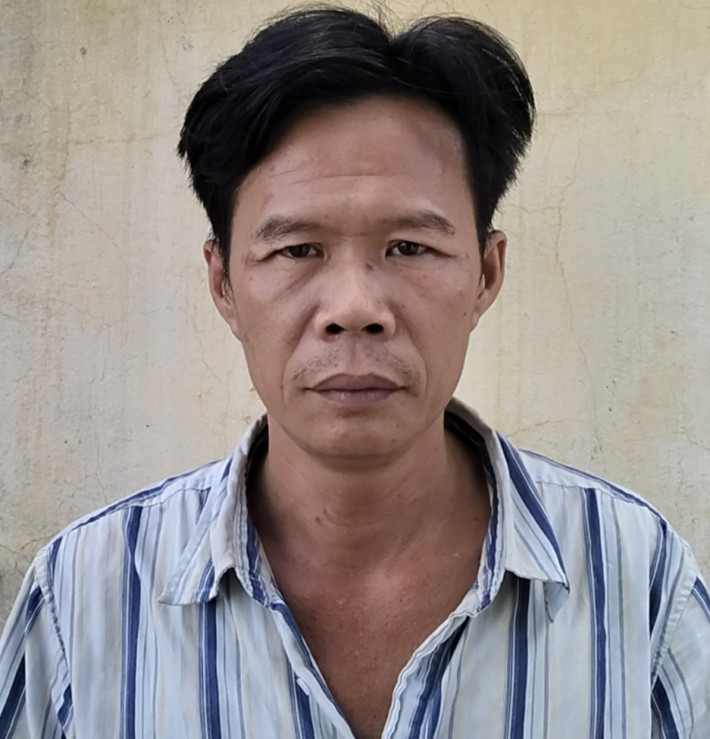 Bằng các biện pháp nghiệp vụ, cơ quan điều tra nhanh chóng xác định Trương Công Minh, 39 tuổi, ngụ xã Phước Lâm, huyện Cần Giuộc, tỉnh Long An là nghi phạm. Tuy nhiên, khi đến nơi cư trú thì đối tượng này không có mặt tại địa phương và đi đâu không rõ. Lần theo dấu vết tội phạm, cơ quan điều tra phát hiện sau khi gây án, Trương Công Minh di chuyển về hướng TP HCM, sau đó đến tỉnh Đồng Nai.
