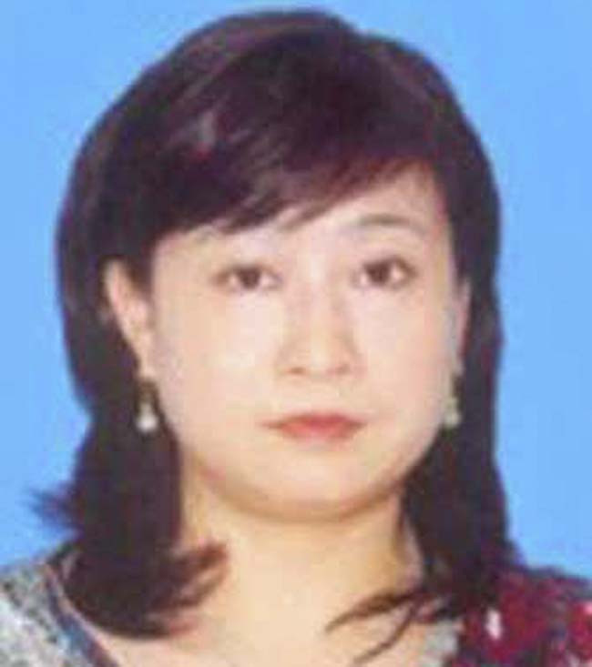 Khởi tố nữ phó phòng tài chính kế toán Bệnh viện Bạch Mai: Lý Thị Ngọc Thủy, Phó trưởng phòng tài chính kế toán Bệnh viện Bạch Mai và Phan Minh Dung, Tổng giám đốc Công ty cổ phần Thẩm định giá và dịch vụ tài chính Hà Nội (VFS) đã lợi dụng chức vụ quyền hạn trong khi thi hành công vụ trong vụ án lừa đảo chiếm đoạt tài sản xảy ra tại Bệnh viện Bạch Mai. Theo đó, Bộ Công an đã khởi tố 2 bị can này để điều tra làm rõ.