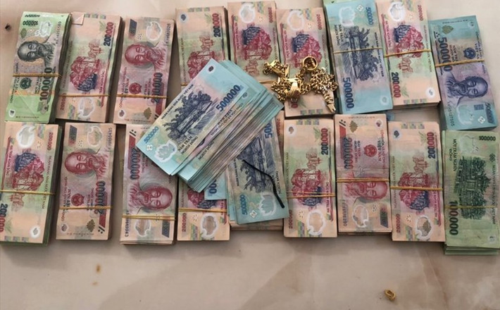 Cơ quan Công an khuyến cáo, khi tìm người giúp việc, cần tìm hiểu rõ hoàn cảnh, kiểm tra giấy tờ tuỳ thân và đến cơ quan Công an đăng ký tạm trú; đồng thời không để tài sản hớ hênh khiến lòng tham của một số người trỗi dậy. Đây cũng là bài học cảnh giác cho nhiều gia đình trong việc quản lý tài sản và thuê người giúp việc trong nhà, tránh trường hợp đáng tiếc xảy ra. (Ảnh minh hoạ)