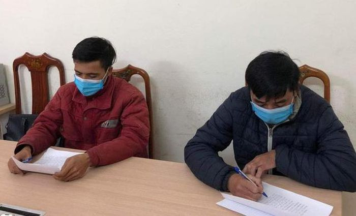 Đóng giả nhân viên viễn thông để trộm dây cáp: Đặng Văn Quân (SN 1991, trú huyện Hương Khê, tỉnh Hà Tĩnh) và Bùi Văn Chung (SN 1982, huyện Thạch Hà) mặc trang phục giả dạng nhân viên viễn thông rồi đi tìm vị trí các đường dây cáp ở khu vực thưa dân cư, vắng người qua lại để trộm cắp tổng cộng 420 m dây cáp các loại. Ngày 3/12, Công an TP Hà Tĩnh cho biết đang tạm giữ 2 đối tượng này để điều tra.