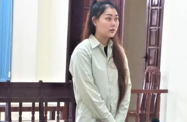 Ngày 16/8, TAND tỉnh Bắc Giang mở phiên tòa sơ thẩm xét xử bị cáo Lê Thị Bích Ngọc (23 tuổi, ở TP Hải Dương, tỉnh Hải Dương) về tội Mua bán trái phép chất ma túy.