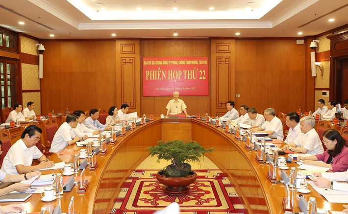Đặc biệt, Ban Chỉ đạo yêu cầu tập trung tháo gỡ khó khăn, vướng mắc, xử lý dứt điểm các vụ án, vụ việc liên quan Công ty Cổ phần Công nghệ Việt Á; vụ án xảy ra tại Cục Lãnh sự - Bộ Ngoại giao và một số cơ quan liên quan; vụ án xảy ra tại Tập đoàn FLC và một số công ty liên quan; vụ án xảy ra tại Tập đoàn Tân Hoàng Minh; vụ án xảy ra tại Công ty Cổ phần Tiến bộ Quốc tế AIC. Theo yêu cầu của Ban Chỉ đạo, các cơ quan khẩn trương đưa ra xét xử 9 vụ án trọng điểm, gồm: