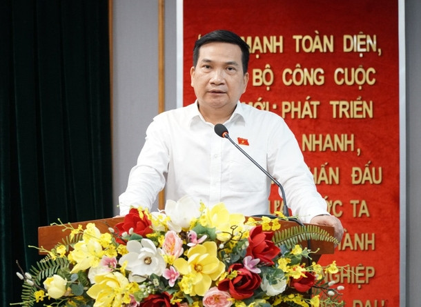 Thiếu tướng Nguyễn Sỹ Quang, sinh năm 1970, quê ở xã Thanh Lương, huyện Thanh Chương, tỉnh Nghệ An. Thiếu tướng Nguyễn Sỹ Quang có học hàm thạc sĩ Luật, cử nhân An ninh Điều tra.