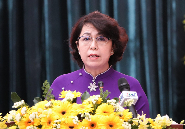 Từ năm 2007-2010, bà là Phó Bí thư Đảng bộ Bệnh viện quận 4; Trưởng phòng Y tế quận 4.