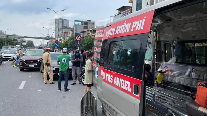 Chiều 28/5, đại diện Đội CSGT số 14, Phòng CSGT Công an TP Hà Nội cho biết đang phối hợp với Công an quận Thanh Xuân điều tra nguyên nhân vụ tai nạn liên hoàn trên đường Giải Phóng khiến 1 người chết tại chỗ.