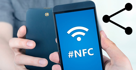 Hiện trong các điện thoại thông minh có liên kết trường gần NFC. Đây là công nghệ truyền dữ liệu không dây 2 chiều; không phụ thuộc vào sóng wifi, 3G, 4G. Thiết bị hoạt động theo nguyên lý thu phát sóng vô tuyến, hình ảnh, âm thanh, tin nhắn, file dữ liệu qua lại trong và ngoài phòng thi. Thông tin được chuyển đến đối tượng giải đề thi và truyền ngược lại cho thí sinh. (Ảnh minh họa)