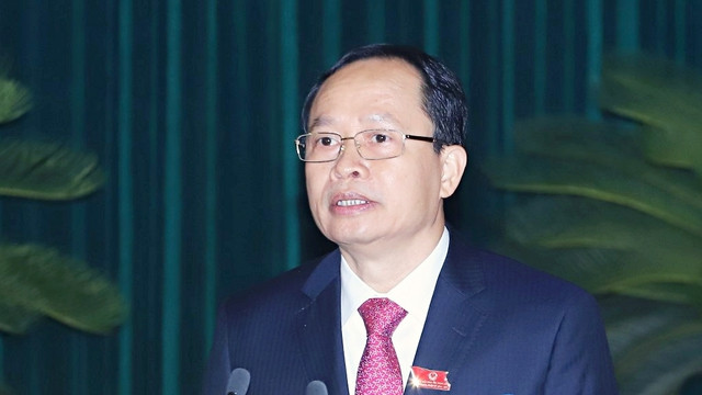 Sau khi xem xét đề nghị của Ủy ban Kiểm tra Trung ương, Bộ Chính trị, Ban Bí thư nhận thấy: Ban Thường vụ Tỉnh ủy Thanh Hóa các nhiệm kỳ 2010 - 2015, 2015 - 2020 đã vi phạm nguyên tắc tập trung dân chủ, quy định của Đảng, pháp luật của Nhà nước, quy chế làm việc trong việc cho chủ trương đầu tư, quy hoạch, điều chỉnh quy hoạch một số dự án sử dụng đất của Công ty cổ phần Tập đoàn FLC. (Ảnh ông Trịnh Văn Chiến)