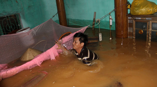 Trận lũ lụt đã làm 32 người chết và mất tích, hàng chục ngàn ngôi nhà bị ngập, giao thông tê liệt. Lũ lớn còn đe dọa sự an toàn của các đập thủy điện, làm hàng chục ngàn người phải đi sơ tán.