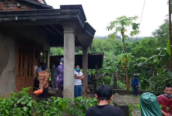 1. Siết cổ người yêu đến chết rồi khóa cửa bỏ đi: Ngày 14/10, Công an tỉnh Quảng Nam đang tạm giữ Phan Thanh Tâm (22 tuổi, trú huyện Phú Ninh để điều tra về hành vi giết người. Tâm rủ người yêu là Võ Thị H. (18 tuổi, trú xã Tam Thành) về nhà của mình chơi. Sau khi sử dụng ma túy, bị ảo giác, đối tượng đã siết cổ và dùng khăn bịt miệng H. khiến nạn nhân tử vong. Sau đó, Tâm dùng một tấm bạt phủ lên người nạn nhân rồi đóng cửa nhà đi.
