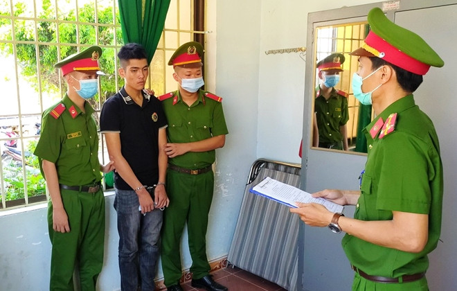 Thách nhau trên facebook, hai người bị thương, một người bị bắt: Nghe em trai kể lại mâu thuẫn với người khác, Diệp Xuân Sang (SN 2004, trú ở xã Nhơn Phong, thị xã An Nhơn, Bình Định) sử dụng facebook để thách thức rồi rủ đồng bọn mang hung khí đến "điểm hẹn" tấn công Nguyễn Duy Nam (SN 2004) và Nguyễn Quốc Đan (SN 2007, đều trú tại thị xã An Nhơn) bị thương. Kết luận giám định pháp y cho thấy tỷ lệ thương tích của Đan 2%, Nam 37%.