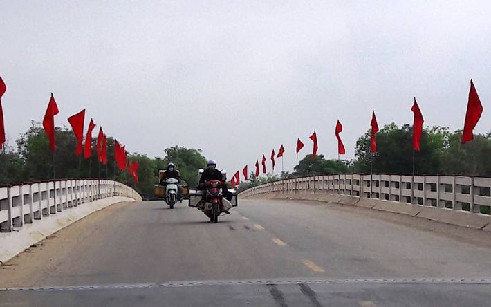 Phạt 7,5 triệu đồng do trốn tránh cách ly y tế: Ngày 22/5, UBND huyện Thạch Thành, tỉnh Thanh Hóa ký quyết định xử phạt vi phạm hành chính 7,5 triệu đồng với ông Trịnh Thế Hà do có hành vi trốn tránh việc áp dụng các biện pháp cách ly y tế. Được biết, ông Trịnh Thế Hà có yếu tố dịch tễ liên quan đã cách ly y tế ở huyện Quan Hóa nhưng chưa đủ 21 ngày và chưa có kết quả xét nghiệm lần 2 đã tự ý trở về địa phương.