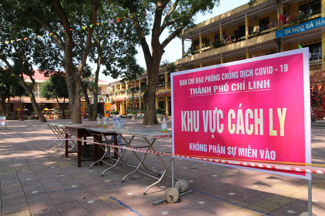 Phạt gần 40 triệu đồng 5 đối tượng trốn tránh cách ly phòng, chống COVID-19: Ngày 14/3, UBND TP Hải Dương quyết định xử phạt 5 trường hợp với tổng số tiền là 37,5 triệu đồng do trốn tránh các biện pháp cách ly y tế. Các trường hợp này được yêu cầu cách ly tại nhà do có liên quan đến các ca bệnh COVID-19 nhưng đã không chấp hành nghiêm túc.