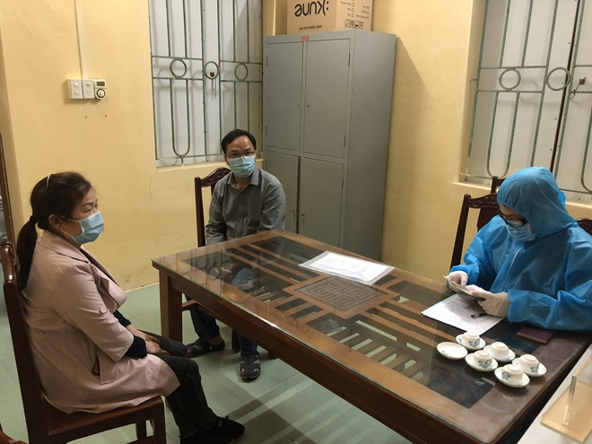 Trốn tránh cách ly, 2 chuyên gia Trung Quốc bị phạt 15 triệu đồng: Hai công dân này hiện đang tạm trú tại nhà ông Phạm Văn Oanh (xã Cao An, huyện Cẩm Giàng, Hải Dương). Quá trình làm việc (có sự tham gia, xác nhận của phiên dịch viên Công ty Baodi), 02 công dân Trung Quốc trên đã viết tường trình, thừa nhận đã ra khỏi nhà trong trường hợp không cần thiết. Mỗi người này bị cơ quan chức năng xử phạt 7,5 triệu đồng.