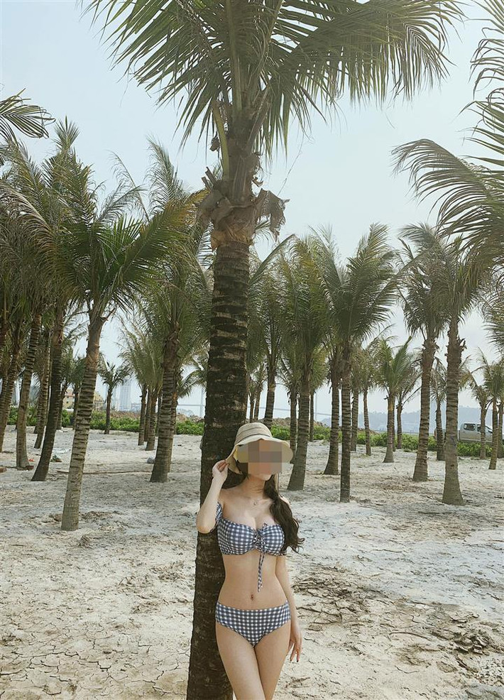 Cụ thể, tối 26/5, cô cùng một nhóm bạn bị công an phường đưa về trụ sở làm việc vì ăn uống, bật nhạc lớn tại nhà. Tại trụ sở, T. được yêu cầu nộp điện thoại và cung cấp mật khẩu để phục vụ công tác điều tra. Sau khi làm việc xong, cô và nhóm bạn được trả lại điện thoại và ra về.