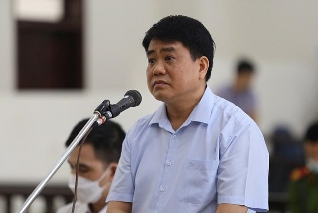 Vụ chiếm đoạt tài liệu mật liên quan vụ án Nhật Cường: Theo nội dung vụ án, tháng 5/2019, Cơ quan CSĐT Bộ Công an khởi tố vụ án buôn lậu, rửa tiền, vi phạm quy định về đấu thầu xảy ra tại Công ty Nhật Cường và một số đơn vị liên quan. Trong đó, ông Chung và bà Nguyễn Thị Trúc Chi Hoa (vợ ông Chung) được xác định là người có quyền lợi, nghĩa vụ liên quan đến vụ án.