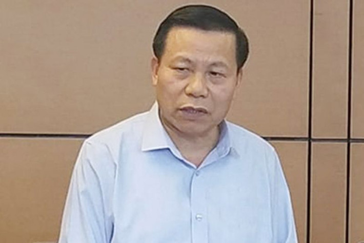 Theo Cơ quan công an, ông Nguyễn Nhân Chiến bị điều tra về tội Nhận hối lộ. Ông Nguyễn Nhân Chiến, 64 tuổi, từng tốt nghiệp trường Đại học Nông nghiệp II (Việt Yên, Hà Bắc), trình độ học vấn tiến sĩ kinh tế.