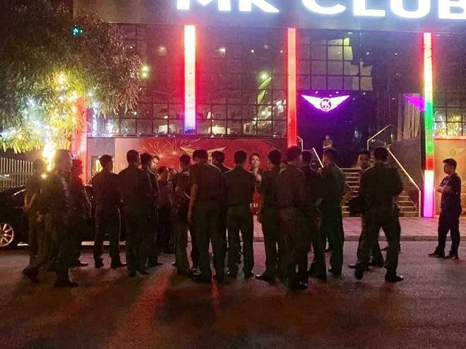 Bắt 8 kẻ tổ chức sử dụng ma túy tại quán bar lớn nhất TP Thái Bình: Đêm 25/5, Công an tỉnh Thái Bình huy động các lực lượng kiểm tra hành chính tại quán bar MK Club (TP Thái Bình). Tại thời điểm kiểm tra, khoảng 300 người đang lắc lư theo tiếng nhạc được mở với công suất cực lớn. Test nhanh tại chỗ, cơ quan chức năng xác định hơn 30 người dương tính với ma túy. Qua đó, Công an đã khởi tố, tạm giam 8 kẻ tổ chức sử dụng trái phép chất ma túy tại quán bar lớn này.