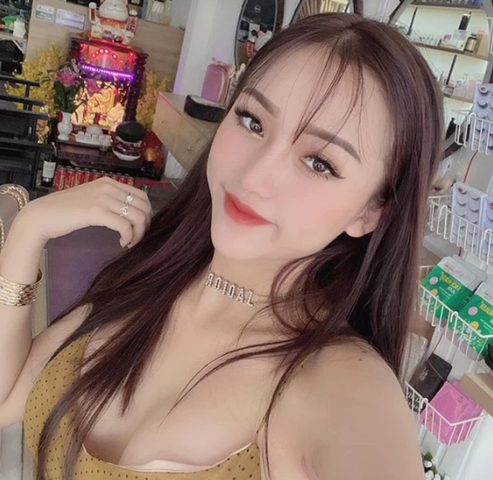 Thời điểm bị bắt, Hằng là hot girl nổi tiếng của Trường Cao đẳng Du lịch Huế và trong giới sinh viên tại Thừa Thiên Huế. Facebook của Hằng đăng tải hàng loạt hình ảnh ăn chơi sang chảnh, giàu có và cuộc sống an nhàn mà nhiều người mơ ước. Ngày 25/9/2021, TAND tỉnh Thừa Thiên Huế đã tuyên phạt Hằng 20 năm tù về tội "Mua bán trái phép chất ma túy".