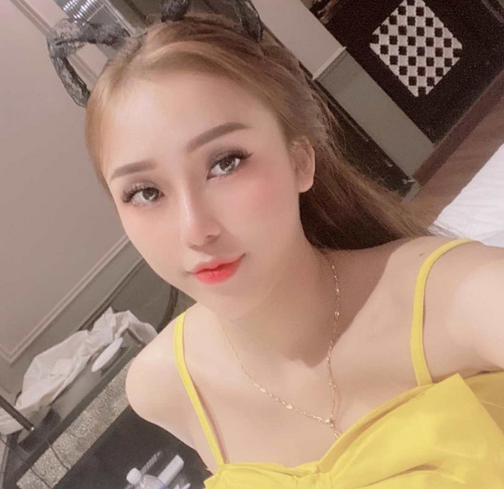 Thủ đoạn hoạt động của Hằng rất tinh vi: Ma túy được đặt mua từ TP HCM, Quảng Trị rồi chuyển về Huế bằng cách thuê người hoặc bỏ ma túy vào các gói hàng, quà sinh nhật. Hằng không trực tiếp nhận hàng, nhận tiền mà thông qua hệ thống chân rết và thuê lái xe ôm, taxi để giao dịch, thanh toán...