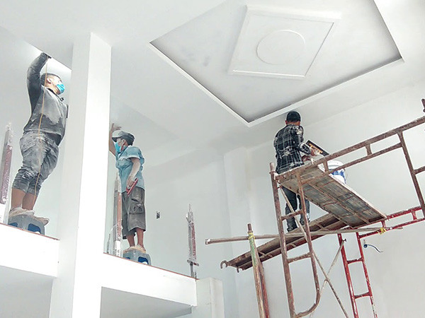 Sau khi gây án, Đức đã liên hệ với một nhóm thợ sơn, bả rồi bỏ trốn xuống Quảng Ninh. Có mặt tại trụ sở Công an huyện Phú Xuyên, Đức ân hận về hành vi phạm tội đã gây ra. Theo lời khai của Đức thì trong những ngày trốn chạy, Đức đã nhiều đêm không ngủ, ân hận về hành vi phạm tội đã gây ra. (Ảnh minh hoạ)