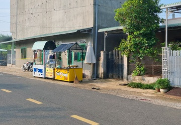 Chủ quán đâm chết thực khách: Đêm 3/4, sau chầu nhậu, nhóm của Phạm Nguyễn Hoài Nam (19 tuổi, ở Bình Phước) đến quán trái cây uống nước ở huyện Bù Đăng thì xảy ra mâu thuẫn với người chủ tên Đặng Văn Trọng (20 tuổi). Trong lúc đánh nhau, Nam bị chủ quán đâm tử vong.