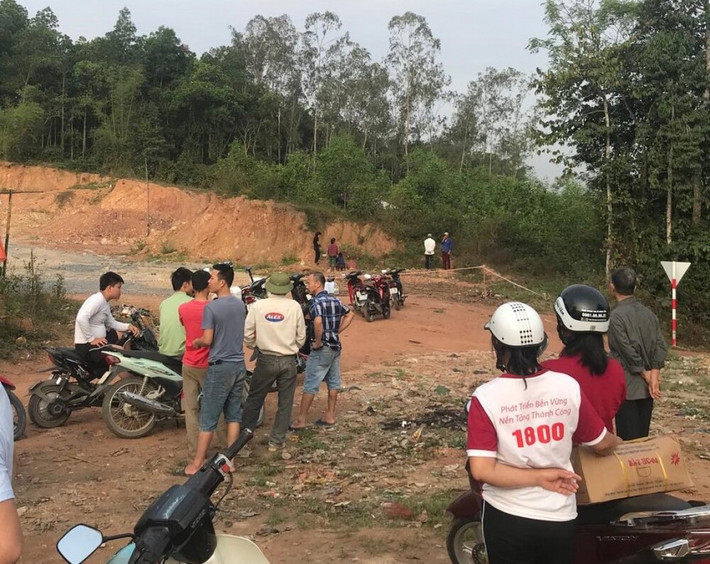 Đi chăn bò trên đồi vắng, phát hiện thi thể đang phân hủy: Chiều 3/4, người dân đi chăn bò ở huyện Quỳ Hợp, Nghệ An thì phát hiện một thi thể đang trong quá trình phân hủy, không thể nhận dạng. Ngày 4/4, chính quyền địa phương cho biết, theo giấy tờ trong ba lô thì thi thể là nam giới, trú tại xã Nghĩa Hưng, huyện Nghĩa Đàn.