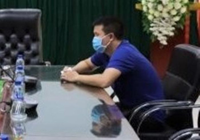 Bị xử phạt vì đăng "đồ chơi tình dục" câu like bán hàng: Ngày 14/7, B.K.T. (SN 1985; Hoa Lư, tỉnh Ninh Bình) bị cơ quan công an xử phạt 5 triệu đồng về hành vi đăng tải hình ảnh dâm ô, đồi trụy, sextoy, "đồ chơi người lớn"... để câu like bán hàng.