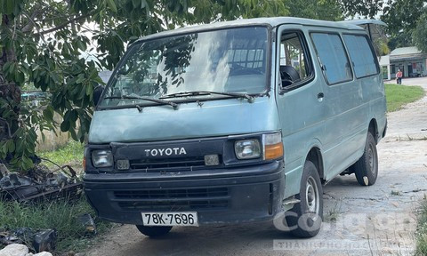 Tài xế vượt chốt kiểm dịch, bỏ luôn xe để trốn: Ngày 12/7, xe ô tô lưu thông theo hướng từ tỉnh Phú Yên về huyện Krông Pa, Gia Lai. Khi đến chốt kiểm dịch y tế COVID-19 tại xã Chư Ngọc, huyện Krông Pa, tài xế không chấp hành hiệu lệnh dừng xe để kiểm tra thân nhiệt, khai báo y tế mà tăng tốc vượt chốt. Khi lực lượng chức năng đuổi và chặn được xe, tài xế bất ngờ vứt xe lại hiện trường, lợi dụng lúc đêm tối bỏ trốn.