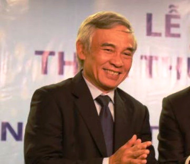 1. Nguyên phó chánh văn phòng Thành ủy TP HCM bị khởi tố: Ngày 21/11, Cơ quan cảnh sát điều tra Công an TP.HCM đã khởi tố đối với ông Phạm Văn Thông, nguyên phó chánh văn phòng Thành ủy TP HCM và 11 bị can để điều tra về tội danh "vi phạm quy định về quản lý, sử dụng tài sản nhà nước gây thất thoát, lãng phí". 12 bị can này được xác định có vai trò liên quan với vụ ông Tề Trí Dũng vi phạm pháp luật trong việc quản lý vốn nhà nước tại công ty IPC và SADECO.