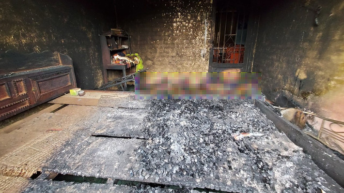 Tiến hành khám nghiệm pháp y, công an phát hiện trong phổi nạn nhân không có khói, bụi, như vậy chị N không phải tử vong do ngạt khói. Trên cơ thể người phụ nữ này, nhất là phần đầu có nhiều vết thương. Với những dấu vết đó, các điều tra viên của Công an quận Hai Bà Trưng và Phòng cảnh sát hình sự đã đặt ra nghi vấn, chị N tử vong trước khi đám cháy xảy ra, nguyên nhân là do bị đánh vào đầu bằng vật tày, cứng. Đây là vụ án có dấu hiệu giết người rất rõ ràng. (Ảnh minh họa, nguồn Internet)