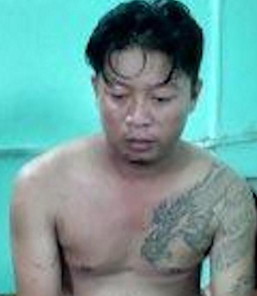 3. Mang dao đi "xử" bạn nhậu, bị đối phương giật dao đâm tử vong: Ngày 2/10, Công an Đồng Tháp đã tạm giữ Tăng Văn Hảo (26 tuổi, ngụ huyện Thanh Bình) để điều tra về hành vi giết người. Ngày 30/9, Nguyễn Văn Tèo Em (34 tuổi) có mâu thuẫn với Hảo trong việc ăn nhậu, Tèo Em mang theo dao đến nhà Hảo giải quyết mâu thuẫn thì bị Hảo giật con dao đâm nạn nhân tử vong.