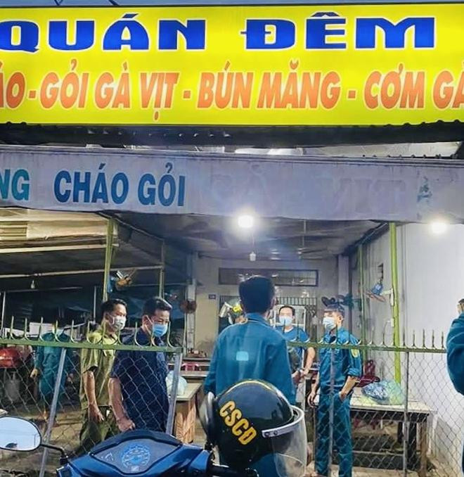 Nữ chủ quán cháo vịt bị đánh tử vong: Ngày 6/7, Công an huyện Phú Giáo, Bình Dương cho biết, vừa nhận được tin báo của người dân về việc nghi có người chết bên trong quán cháo vịt trên địa bàn xã Vĩnh Hòa. Phá khóa cửa vào bên trong thì phát hiện bà N.T.K.T (SN 1965, quê tỉnh Kon Tum), chủ quán cháo này đã chết, phần đầu của nạn nhân có vết thương nghi bị vật cứng đập vào, đồ đạc bên trong nhà có bị xáo trộn. Thời gian gần đây, bà H. tâm sự với những người xung quanh con trai bà thường dọa giết nạn nhân.