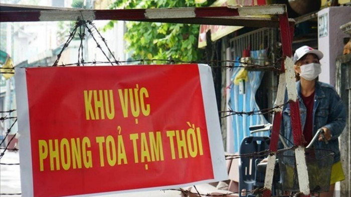 Làm lây lan dịch bệnh COVID-19 tại Bắc Giang: Ngày 29/6, Công an huyện Lục Ngạn, Bắc Giang đã khởi tố vụ án đối với 1 phụ nữ (SN 1972, trú tại xã Thanh Hải, huyện Lục Ngạn) đã có hành vi làm lây lan dịch bệnh cho nhiều người trên địa bàn. Người phụ nữ này đã lén đến thăm người thân trong lúc phong tỏa, cách ly phòng dịch khiến 4 người khác bị lây, trong đó có nhiều người thân trong gia đình.