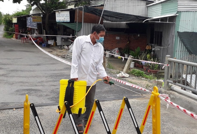 Khởi tố vụ án làm lây lan dịch COVID-19: Ngày 18/6, Công an thị xã Cai Lậy, Tiền Giang đã khởi tố vụ án "Làm lây lan dịch bệnh truyền nhiễm nguy hiểm cho người" xảy ra trên địa bàn xã Mỹ Hạnh Đông – thị xã Cai Lậy. Trước đó bà H.M.Tr. (SN 1983, ngụ quận Gò Vấp, TP HCM) về nhà chồng ở xã Mỹ Hạnh Đông đã không tự giác khai báo y tế, không chấp hành cách ly phòng chống dịch, không hợp tác với cán bộ y tế trong lấy mẫu xét nghiệm làm lây lan dịch bệnh.
