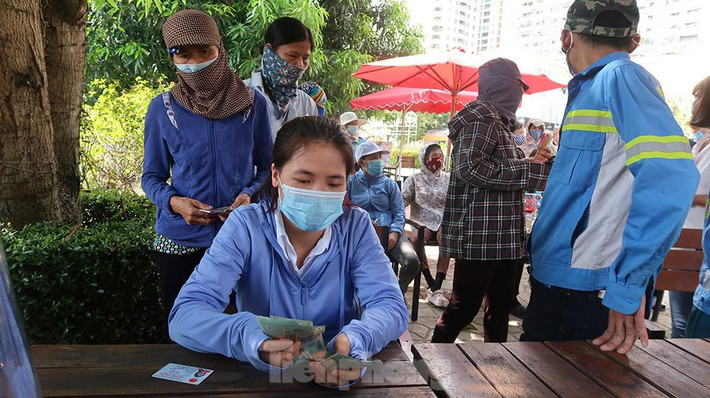 "Với khối lượng phát sinh lớn nhưng UBND quận Nam Từ Liêm chưa thực hiện thanh toán đã gây khó khăn cho Cty trong việc thanh toán lương cho công nhân", đại diện Cty CP Nam Hà Nội nói.