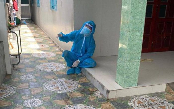 Bệnh nhân COVID-19 nghiện ma túy nhảy lầu bỏ trốn: Chiều 11/8, Công an thị xã La Gi (tỉnh Bình Thuận) đã tìm thấy L.Đ.K.T.H (39 tuổi, trú phường Bình Tân, thị xã La Gi) khi đối tượng này đang lẩn trốn tại nhà. Cơ quan chức năng đã bắt giữ và đưa H. về nơi cách ly, điều trị COVID-19.
