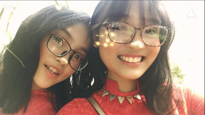 "Em nghĩ, đây là lần cuối em được đặt bút viết nên suy nghĩ của mình ở tư cách là học sinh nên đã cháy hết mình để hoàn thành bài thi" - Thiên Nghi nói. Là con gái của giáo viên dạy Vật lý nên Thiên Nghi tự đặt áp lực cho bản thân là phải cố gắng để không phụ lòng ba mẹ và thầy cô. Vì vậy, khi nhận được kết quả thi của mình, nữ sinh đã cảm thấy hơi thất vọng về điểm số ở môn thi tiếng Anh khi không đạt điểm 10 tuyệt đối.