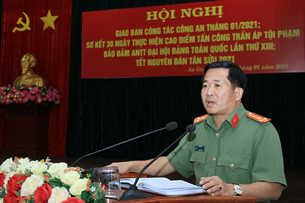Đại tá Nơi chia sẻ thêm: “Tôi rất mong muốn số điện thoại 0962297777 của tôi sẽ tiếp tục được bà con nhân dân ủng hộ và cung cấp thật nhiều những tin tức có giá trị liên quan đến an ninh trật tự và đặc biệt trong giai đoạn này là những tin báo liên quan đến công tác phòng chống dịch COVID-19, qua đó giúp chúng tôi cùng chung tay bảo vệ người dân, bảo vệ xã hội được bình yên và chiến thắng đại dịch này".