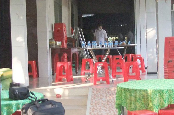 Cãi nhau chuyện mua xe cho con, vợ đâm chồng chết: Nguyễn Thị Thu Oanh (41 tuổi, ở huyện Cái Bè, Tiền Giang) và chồng là Lê Hoàng Vũ (42 tuổi) xảy ra cự cãi vì chuyện mua xe máy cho con gái. Oanh bị đánh nên đã cầm kéo đâm chồng tử vong. Ngày 8/2, Công an tỉnh Tiền Giang cho biết đang tạm giữ Oanh để điều tra, làm rõ.