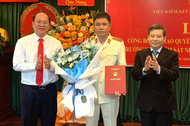 Sáng 6/3, Viện trưởng Viện KSND tối cao Lê Minh Trí đã trao quyết định bổ nhiệm ông Nguyễn Đức Thái (49 tuổi) làm viện trưởng Viện KSND TP HCM, nhiệm kỳ 5 năm kể từ ngày 15/3.