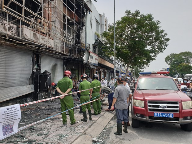4. Bắt đối tượng gây ra vụ cháy tại Phòng giao dịch Eximbank: Ngày 17/9, Công an quận Gò Vấp (Thành phố Hồ Chí Minh) cho biết Cơ quan điều tra - Công an quận Gò Vấp đã bắt khẩn cấp Nguyễn Minh Long (38 tuổi, thường trú quận Gò Vấp) để điều tra về hành vi “Hủy hoại tài sản." Đối tượng Long được xác định là nghi can gây ra vụ cháy 2 căn nhà trên đường Nguyễn Oanh, quận Gò Vấp vào ngày 14/9 vừa qua.
