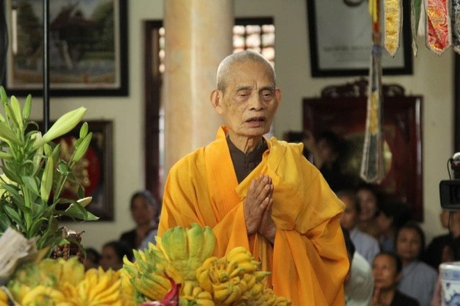 Đại lão Hòa thượng xuất gia năm 1923, tại chùa Quán, xã Khánh Phú, huyện Yên Khánh, tỉnh Ninh Bình.Từ năm 1953 đến 1958, Ngài hoạt động Phật sự tại chùa Kim Đới, huyện Kiến Thụy, thành phố Hải Phòng.