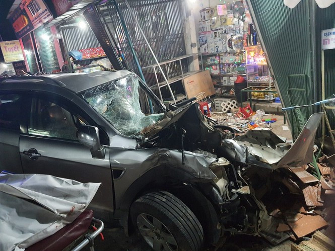 Đến 20h30 cùng ngày, tin từ bệnh viện Đa khoa Quảng Ngãi cho biết, trong số các nạn nhân cấp cứu tại bệnh viện, có 1 người đã tử vong do chấn thương quá nặng.